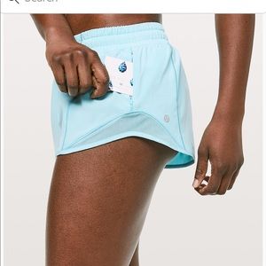 lululemon hotty hot shorts 2.5”